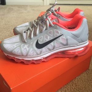 WMNS NIKE AIRMAX 2011+