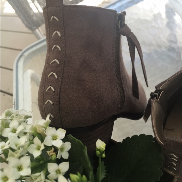 Light brown booties - Picture 2 of 4