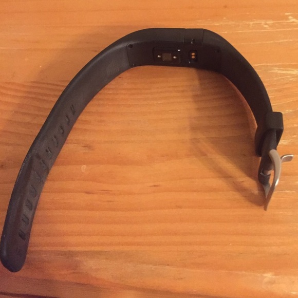 FIT BIT CHARGE HR - Picture 2 of 2