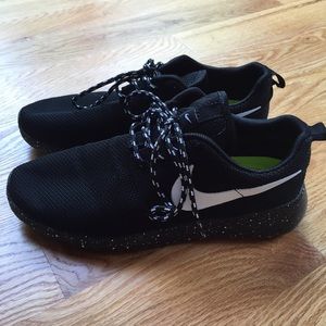 Nike "Oreo" Roshes