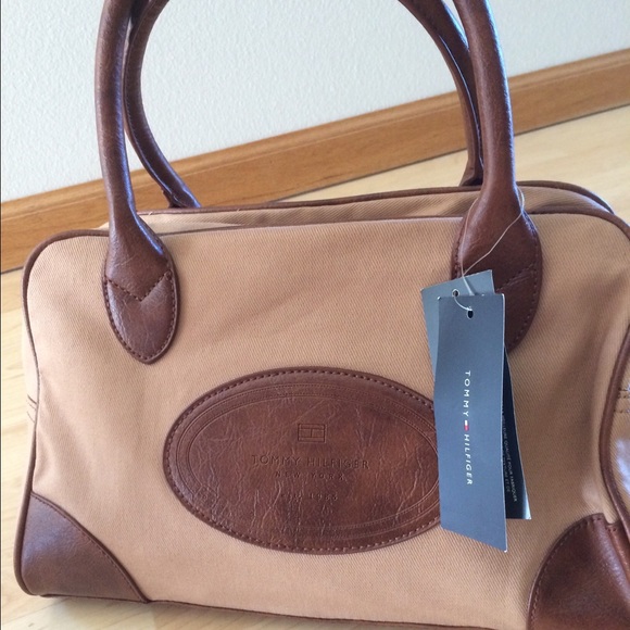 Tommy Hilfiger bag.  BNWT!!