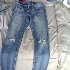 American eagle light wash ripped straight leg jean