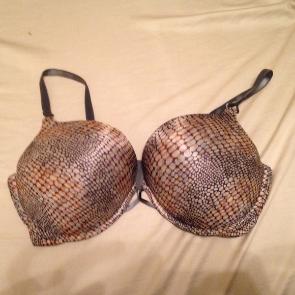 Victoria's Secret Miraculous Plunge Bra 38D