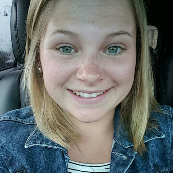 Meet your Posher, Caitlin