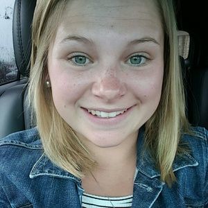 Meet your Posher, Caitlin