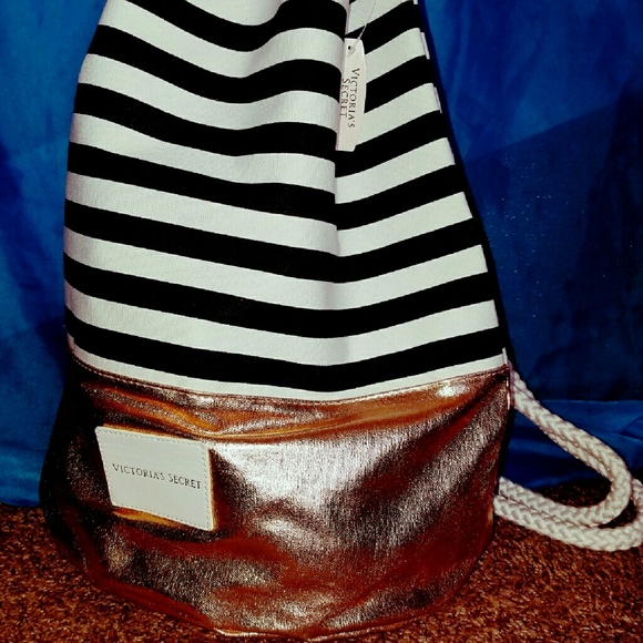 SOLD !!🌴Brand  new victoria's  secret tote 🌴