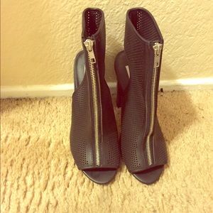 Steve Maddens black heels