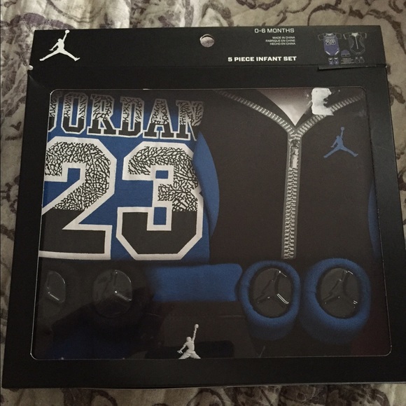 Infant Jordan set