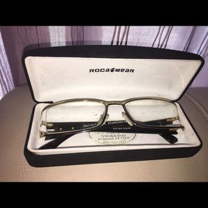 Roca wear glasses