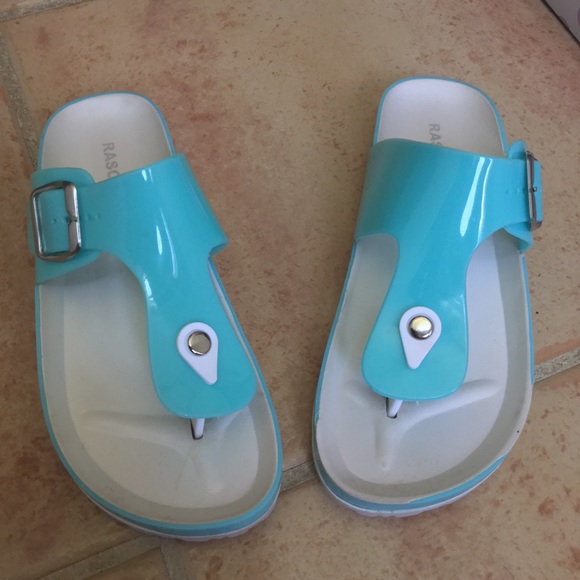 Shoes - 🌴NIB Super Comfy Turquoise Sandals🌴