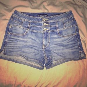 Lovesick size 7 Jean shorts only wore once