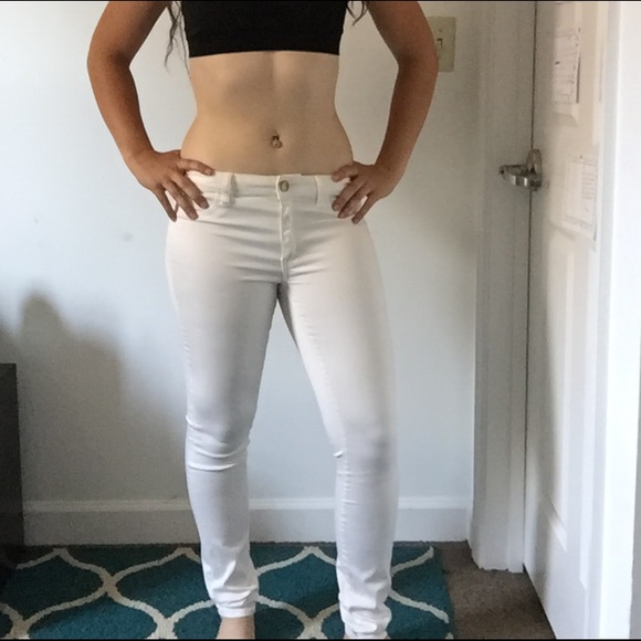 White American Eagle Skinny Jeans