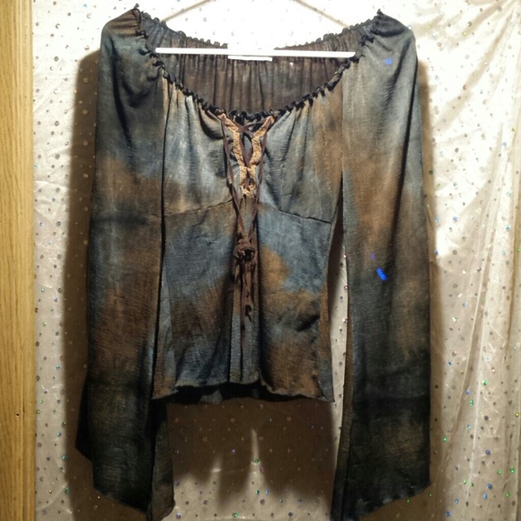 Show off some shoulder! Blouse;)