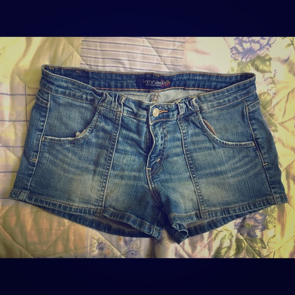 Levi Shorts 💥