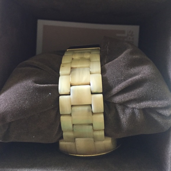 Michael Kors - Ritz Resin Horn Ladies Watch main image 3