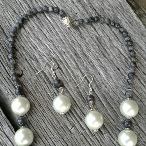 Necklace and earring set - Picture 2 of 3