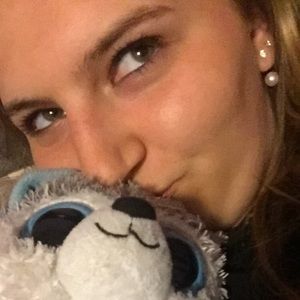 Meet your Posher, Caylin