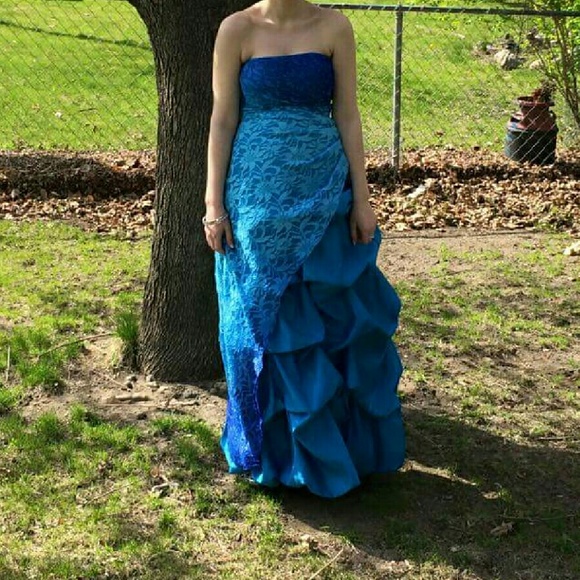 Prom dress - Picture 1 of 2