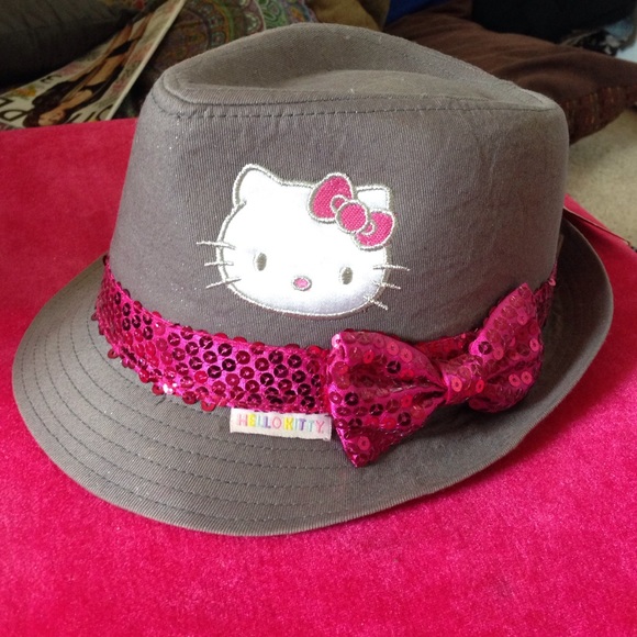 Hello kitty hat NWT