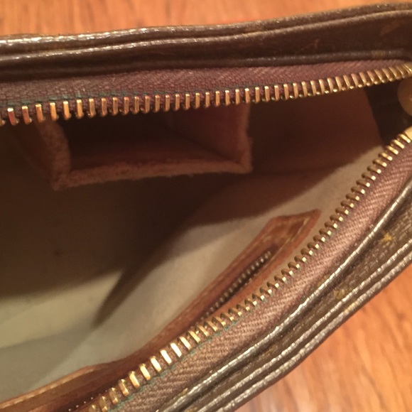 🎉4DAY SALE🎉Louis Vuitton med Loop Mono 💯% auth - Picture 3 of 4