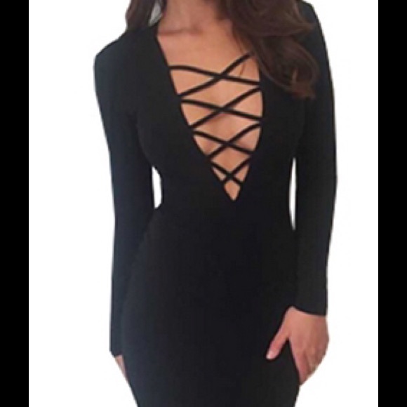 ❌On Hold ❌ PRICE DROP Black lace up cleavage dress