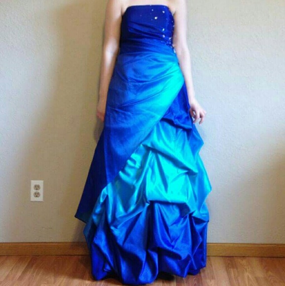 Prom Dress - Picture 1 of 3