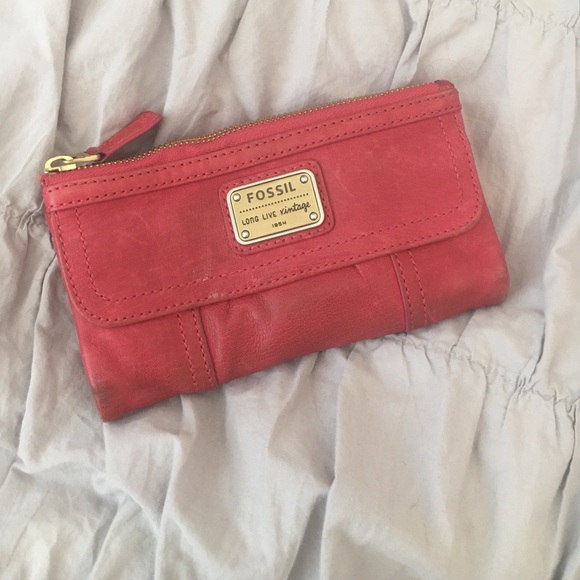 Fossil - Distressed Emory Flap Clutch Wallet