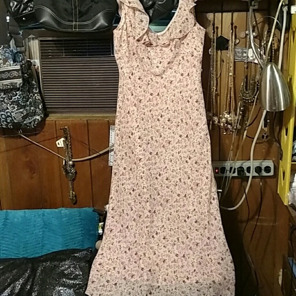 Adorable and very pretty summer dress.