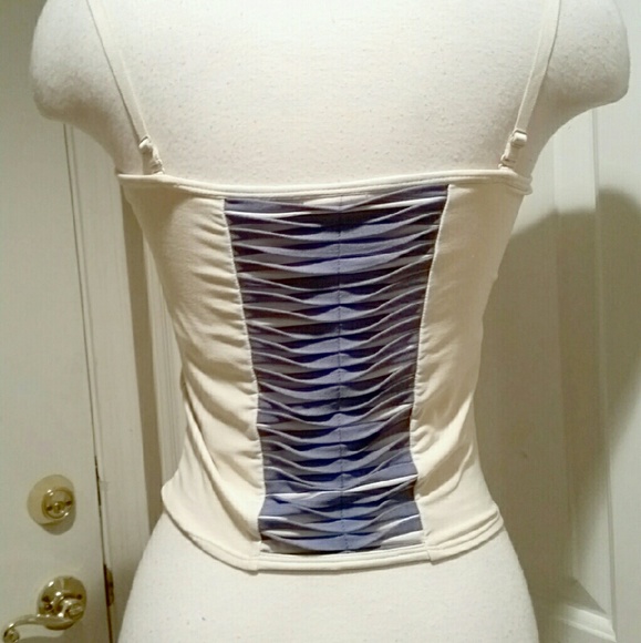 Unique Nike Ribbed Workout Top - Picture 4 of 4