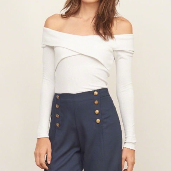 💗 NWT Abercrombie Off the shoulder top