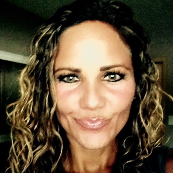 Meet your Posher, Laurie - Picture 1 of 1