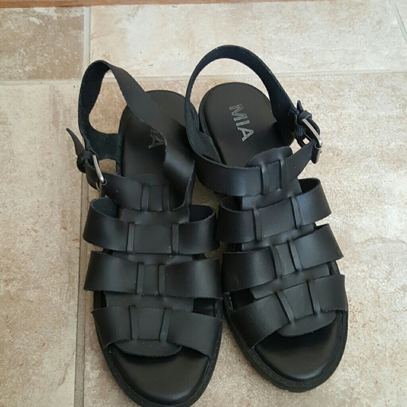 Mia sandals
