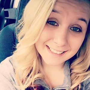 Meet your Posher, Larissa