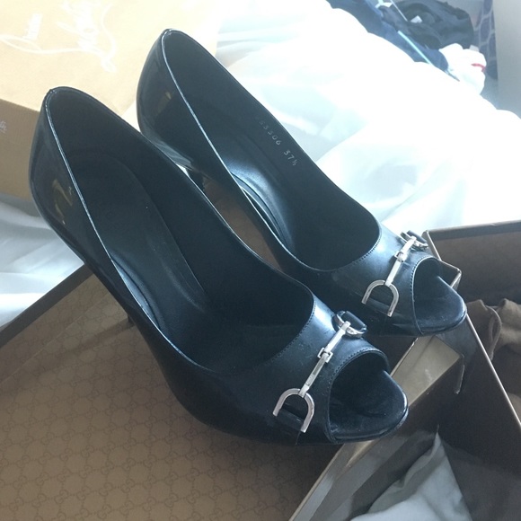 Authentic Gucci patent heels - Picture 2 of 4