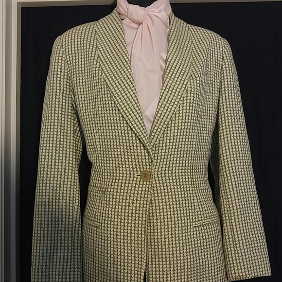 Burberry Jackets & Blazers - BURBERRY Women's Blazer Size 6 P