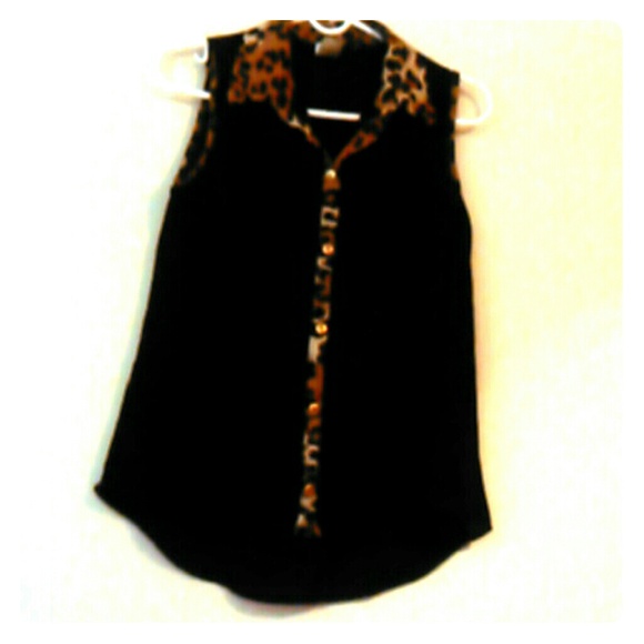 Sleeveless shirt for.