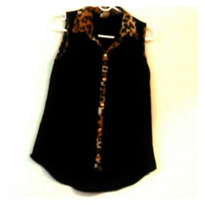 Sleeveless shirt for.