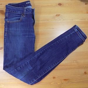 American Eagle skinny jegging