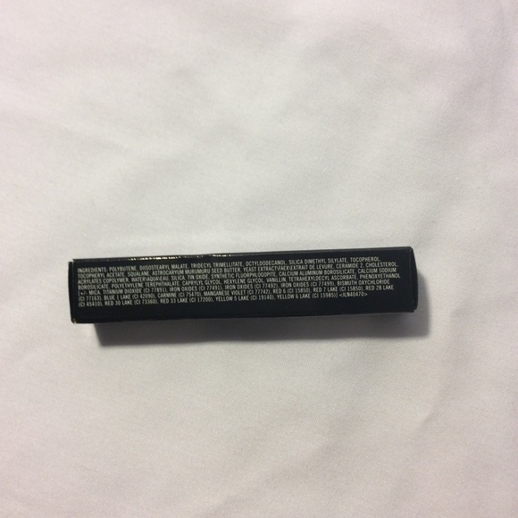 M.A.C Mineralized Glass Lip Gloss in True Jewel - Picture 4 of 4