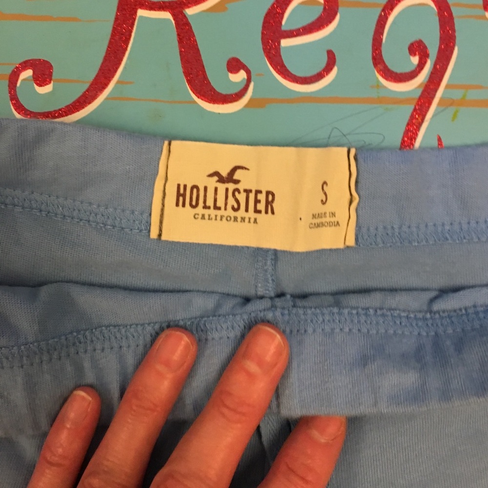 💙Like new Hollister shorts💙 - Picture 6 of 8