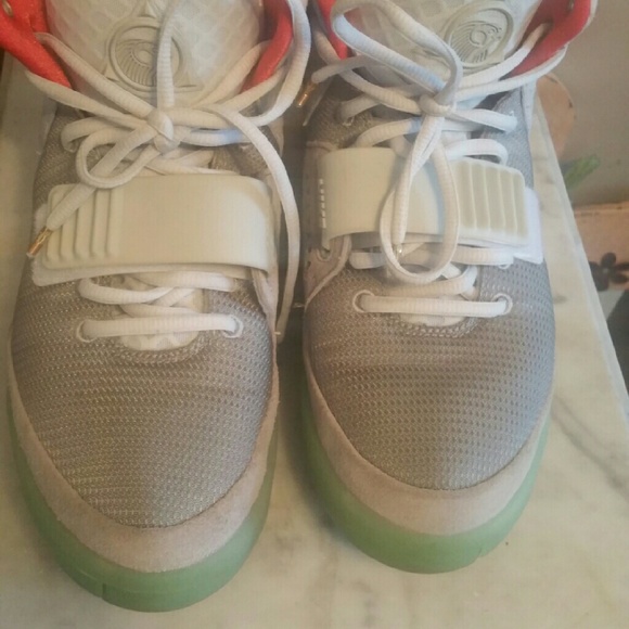 Nike Air Yeezy 2  Platinum Size US 9.5 Mens