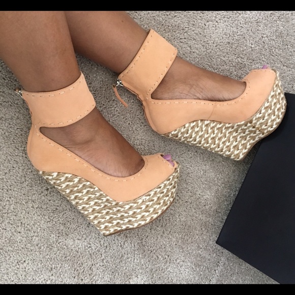 Sold$$Giuseppe Zanotti peach wedge sandal