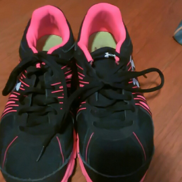 Under Armour tennis shoes