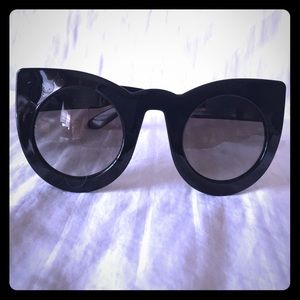 Women's Oversized Cat Eye Black Sunglasses