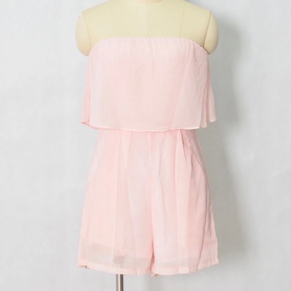 LAST 🆑 Pink Strapless Flutter Romper with Pockets - Picture 2 of 2