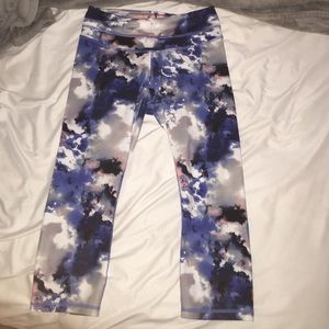 Cloud print Capri leggings
