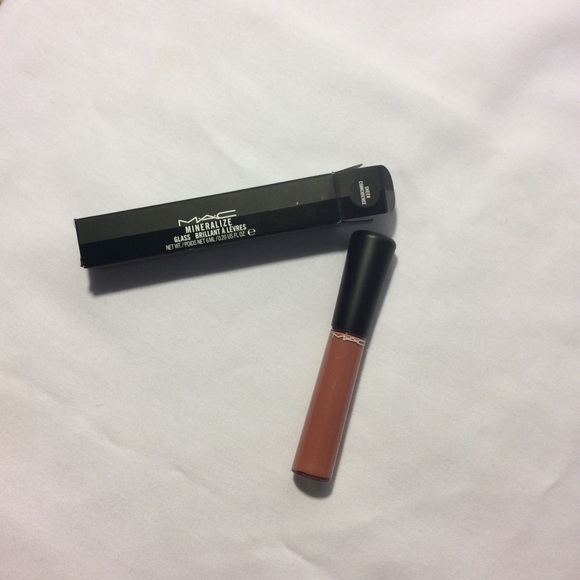 M.A.C Mineralized Gloss in Sheer Coincidence