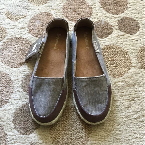NWT BEARFAW SHOES