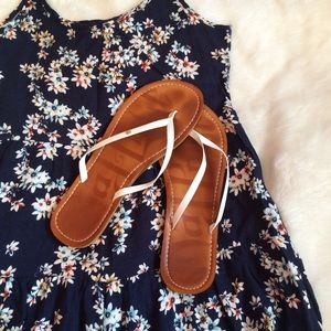 Classic leather flip flops