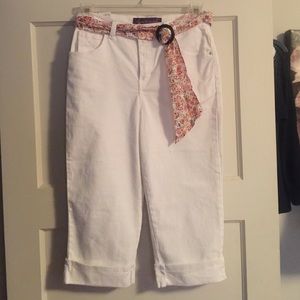 NWT White Gloria Vanderbilt Capris size 8